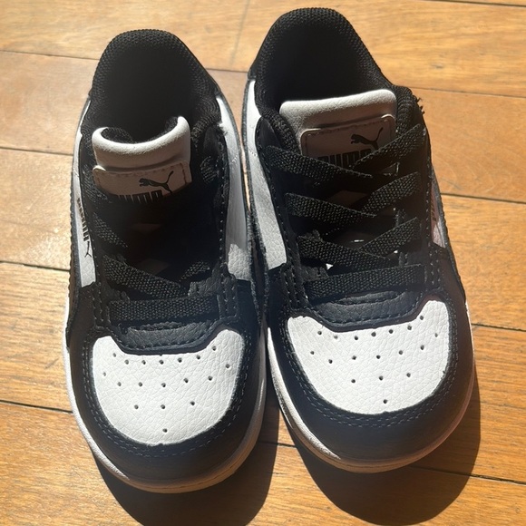 Toddlers Puma Black and White Sneakers with Cushioned Sole and Mesh Design - Picture 7 of 11